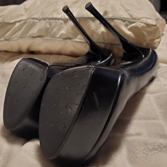 ALEXANDER MCQUEEN Black Leather Platform Stilettos - Picture 8 of 14